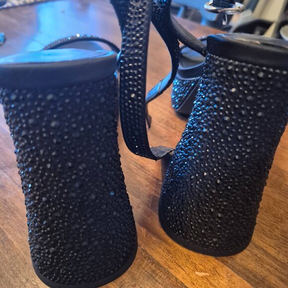 Heels - Picture 5 of 5